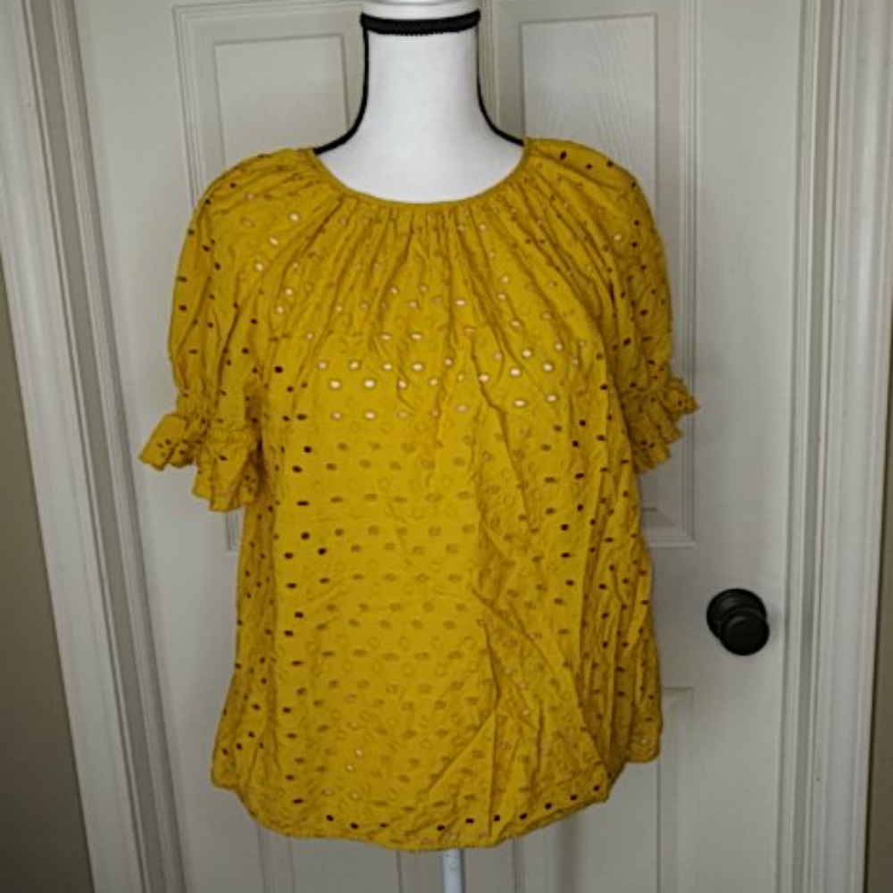 Universal Threads Eyelet Top Puff Cap Sleeve M